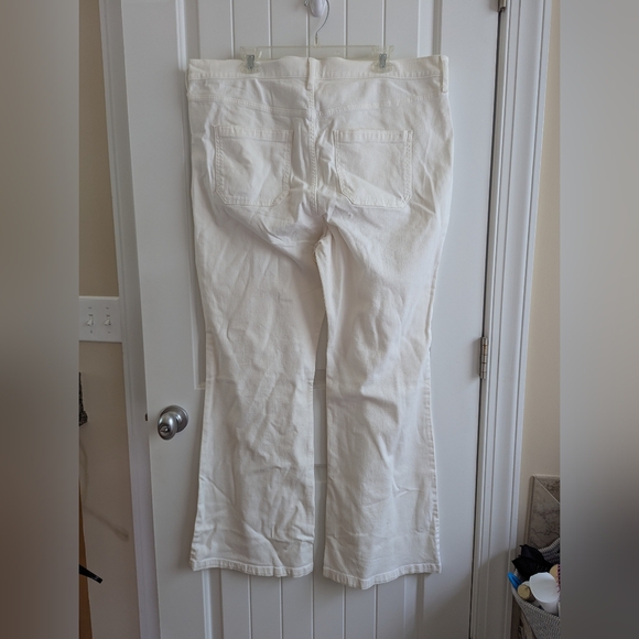 NWT Gap HIGH RISE 70s FLARE Plus Size 35 Women's White Jeans - Picture 9 of 11